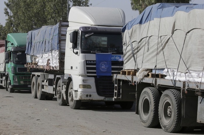 Lastwagen mit humanitärer Hilfe fahren in den nördlichen Gazastreifen. Foto: epa/Mohammed Saber