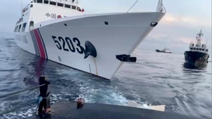 Das Schiff der chinesischen Küstenwache ist im umstrittenen südchinesischen Meer mit einem philippinischen Versorgungsschiff zusammengestoßen. Foto: epa/Philippines Armed Forces / Handout