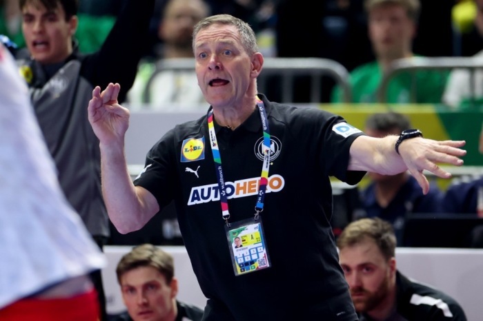 Alfred Gislason, der deutsche Cheftrainer. Foto: epa/Christopher Neundorf