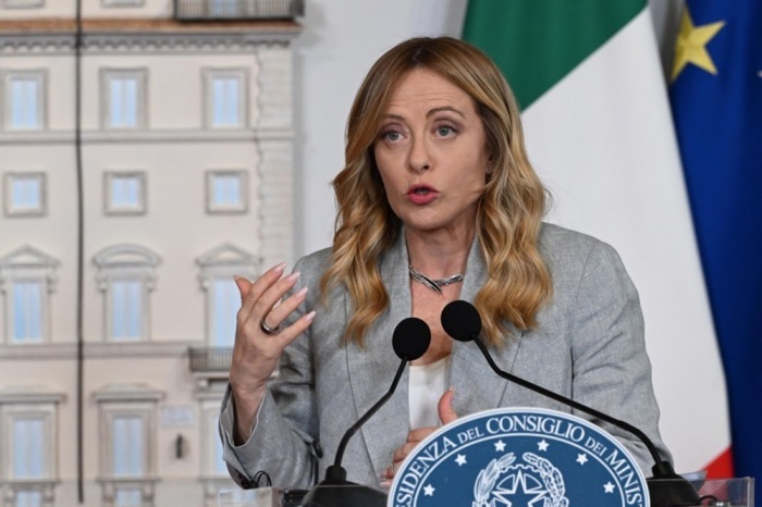 Giorgia Meloni spricht nach ihrem Treffen mit dem irischen Premierminister Micheál Martin bei einer Pressekonferenz in Rom. Foto: epa/Maurizio Brambatti