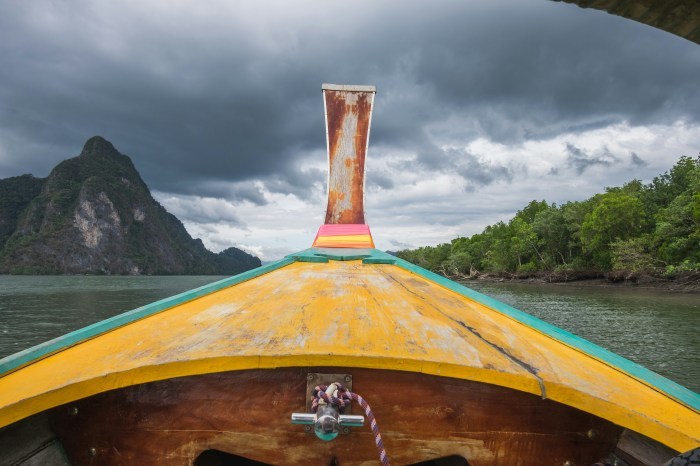 Dunkle Regenwolken über der Andamanensee während des anhaltenden Südwestmonsuns. Die Wetterbehörde warnt vor starken bis sehr starken Niederschlägen. Foto: Teodor Kuduschiev/Unsplash