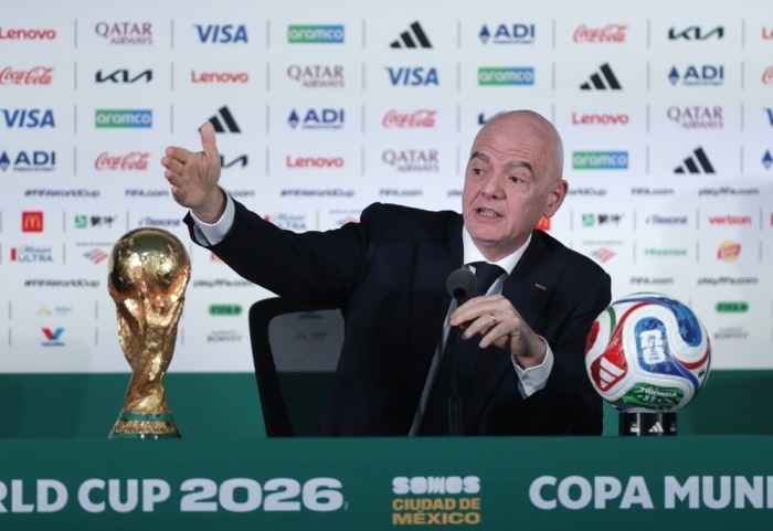 Gianni Infantino nimmt in Mexiko-Stadt an einer Pressekonferenz vor dem Eröffnungsspiel der Fußball-Weltmeisterschaft 2026 teil. Foto: epa/Isaac Esquivel