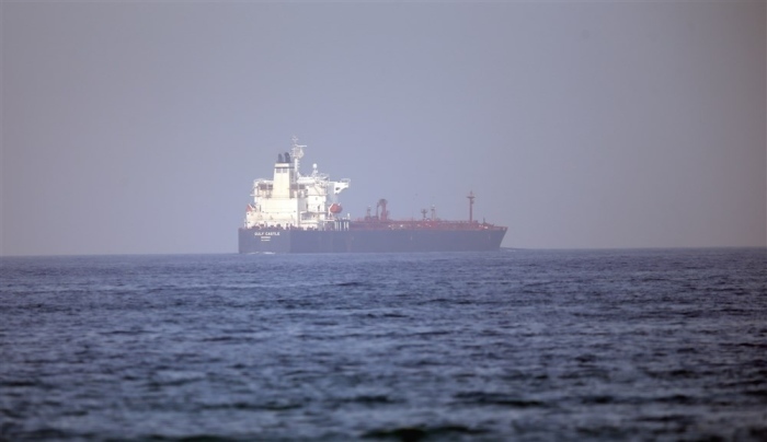 Zwei im Golf von Oman beschädigte Öltanker. Foto: epa/Ali Haider