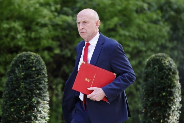 Der britische Verteidigungsminister John Healey vor einer Kabinettssitzung in London. Nach Streit über Militärausgaben trat er von seinem Amt zurück. Foto: Tolga Akmen/epa/dpa