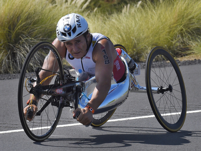 Alessandro Zanardi bei der Ironman-WM auf Hawaii: Der frühere Formel-1-Pilot galt als Symbol für Willenskraft und sportliche Stärke. Foto: Mark J. Terrill/Ap/dpa