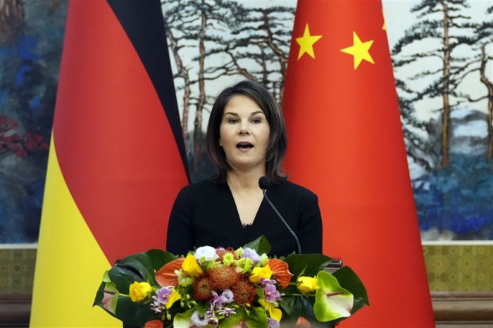 Die deutsche Außenministerin Annalena Baerbock besucht China. Foto: EPA-EFE/Suo Takekuma / Pool