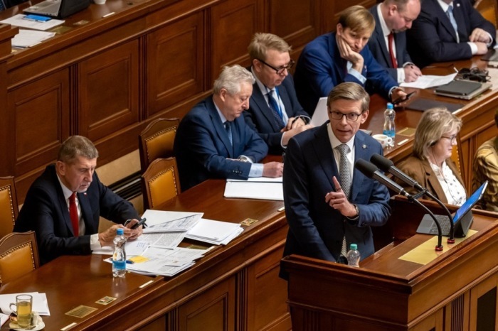 Der Vorsitzende der oppositionellen Bürgerlich-Demokratischen Partei (ODS), Martin Kupka, hält während einer Parlamentssitzung in Prag eine Rede anlässlich eines Misstrauensvotums gegen die tschechische Regierung. Foto: epa/Martin Divisek