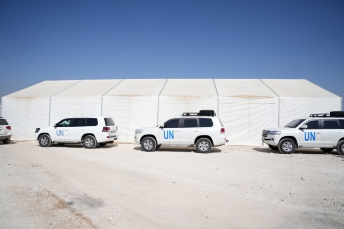 UN-Fahrzeuge im Lager Saed, das Vertriebene aus den jüngsten Kampfhandlungen aufnimmt, während des Besuchs einer UN-Delegation in der Region Idlib, Syrien. Foto: epa/Yahya Nemah