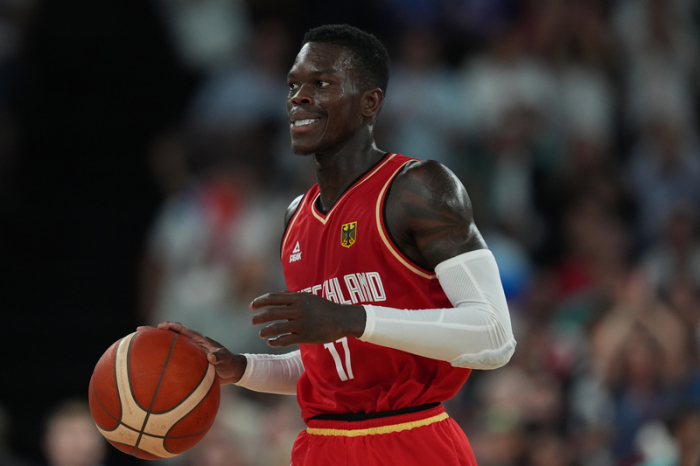 Dennis Schröder in Aktion beim olympischen Halbfinale 2024 in Paris. Foto: dpa/Marcus Brandt