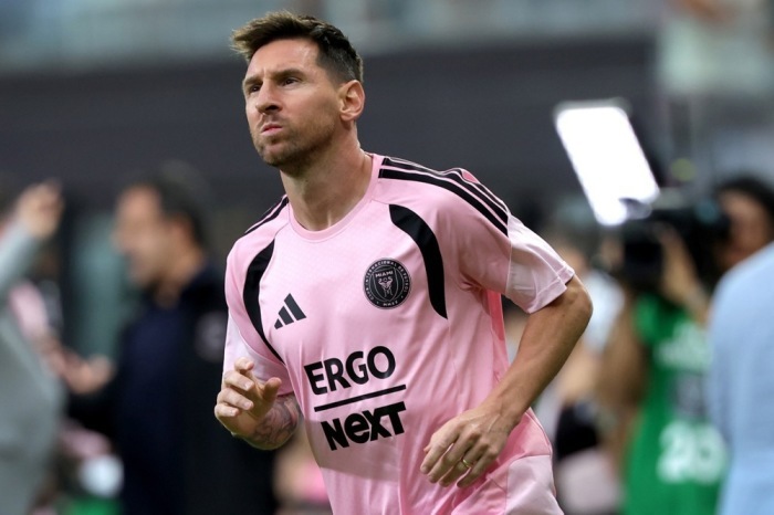 Lionel Messi wärmt sich vor dem MLS-Spiel von Inter Miami gegen die Portland Timbers im Stadion von Miami auf. Foto: epa/Cristobal Herrera-ulashkevich