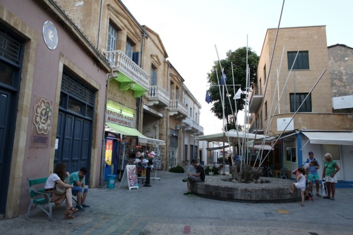 Blick auf den Ledra-Street-Checkpoint in der geteilten Hauptstadt Nikosia, die seit 1974 zwischen griechischem und türkischem Teil getrennt ist. Foto: Katia Christodoulou/epa/dp