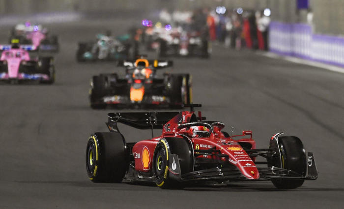 Charles Leclerc (vorne), Formel-1-Fahrer der Scuderia Ferrari in Monaco, in Aktion. Foto: epa/Str