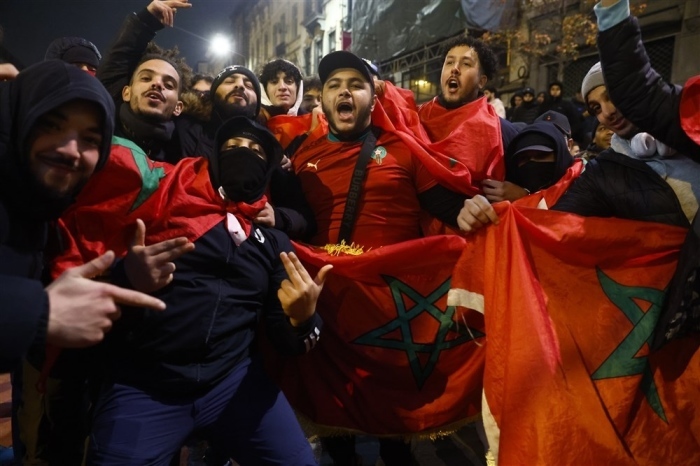 Die Fans von Marokko feiern in den Straßen von Brüssel. Foto: epa/Stephanie Lecocq
