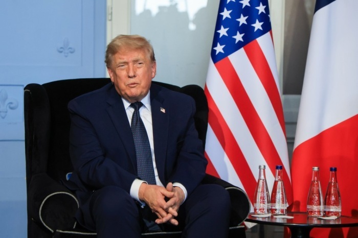 US-Präsident Donald Trump nimmt am Rande des G7-Gipfels in Évian-les-Bains an einem bilateralen Treffen mit Frankreichs Präsidenten Emmanuel Macron teil. Foto: Ludovic Marin/Pool epa/dpa.