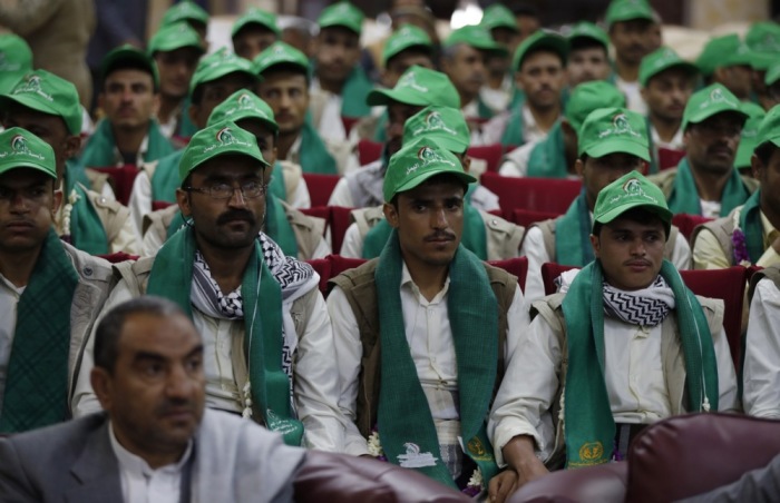 Houthi-Kämpfer nehmen an einem Treffen mit Houthi-Vertretern teil. Foto: EPA-EFE/Yahya Arhab