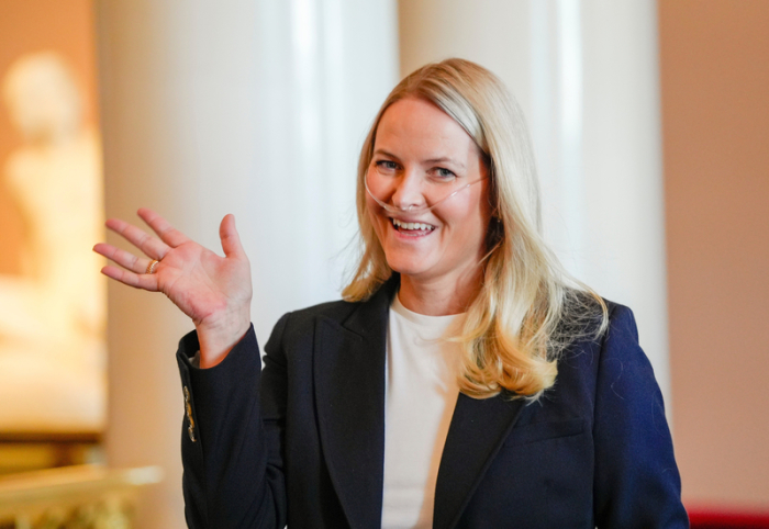 Die norwegische Kronprinzessin Mette-Marit bei einem offiziellen Empfang in Oslo. Ihr Gesundheitszustand sorgt weiterhin für öffentliche Aufmerksamkeit. Foto: dpa.