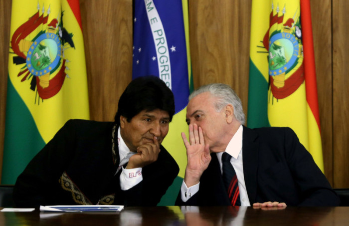  Der bolivianische Präsident Evo Morales (l.) und sein brasilianischer Amtskollege Michel Temer. Foto: epa/Joedson Alves