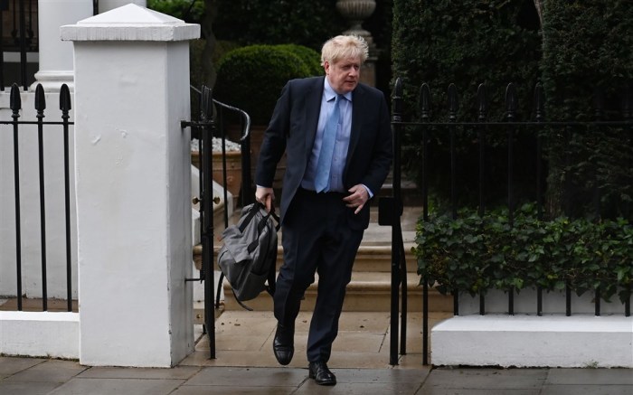 Der ehemalige britische Premierminister Boris Johnson tritt als Abgeordneter zurück. Foto: epa/Neil Hall