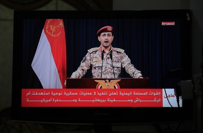Auf dem Bildschirm ist eine TV-Erklärung des Houthi-Militärsprechers Yahya Sarea über neue Angriffe auf Schiffe in Sana'a zu sehen. Foto: epa/Yahya Arhab
