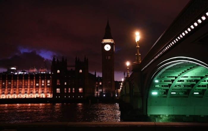 Allgemeine Nachtansicht des Parlaments in London von außen. Foto: epa/Andy Rain