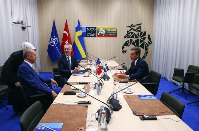 Der NATO-Generalsekretär trifft in Vilnius den schwedischen Ministerpräsidenten Kristersson und den türkischen Ministerpräsidenten Erdogan. Foto: epa/Yves Herman