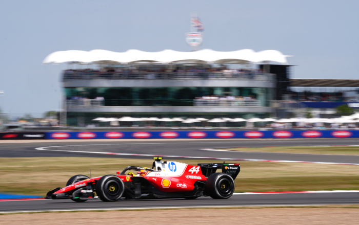 Lewis Hamilton von Ferrari während des ersten freien Trainings (FP1) vor dem Großen Preis von Großbritannien auf dem Silverstone Circuit in Towcester. Foto: David Davies/Pa Wire/dpa