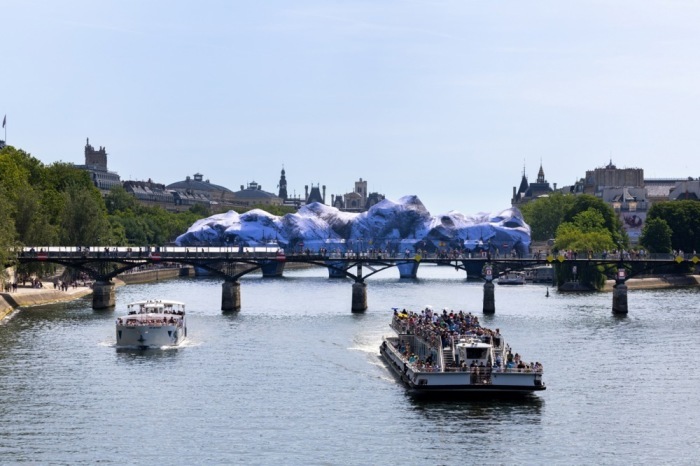 Kunstinstallation „La Caverne du Pont Neuf“ von JR in Paris. Foto: epa/Christophe Petit Tesson