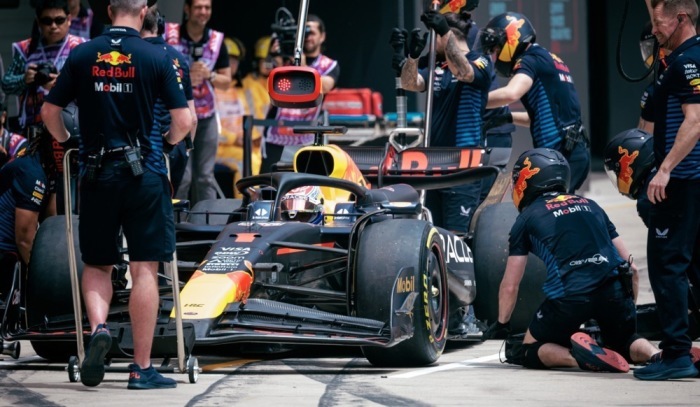 Red Bull Racing-Fahrer Max Verstappen aus den Niederlanden in Aktion während des Trainings zum Formel-1-Grand-Prix von China in Shanghai. Foto: epa/Alex Plavevski