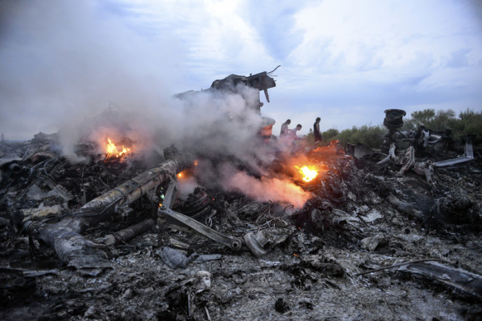  Trümmerteile der Boeing 777, Malaysia Airlines-Flug MH17, bei Donezk, Ukraine. Foto: epa/Alyona Zykina