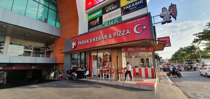 Pasha's Kebab & Pizza hat täglich von 14.00 bis 22.30 Uhr geöffnet. Fotos: Jahner