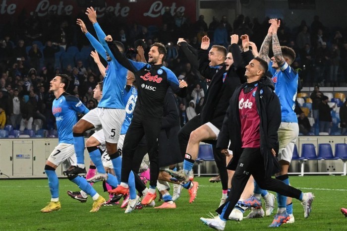 Napolis Spieler feiern. Foto: epa/Ciro Fusco