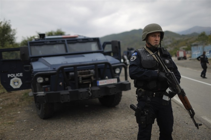 Eine Sondereinheit der Kosovo-Polizei sichert das Gebiet. Archivfoto: epa/VALDRIN XHEMAJ