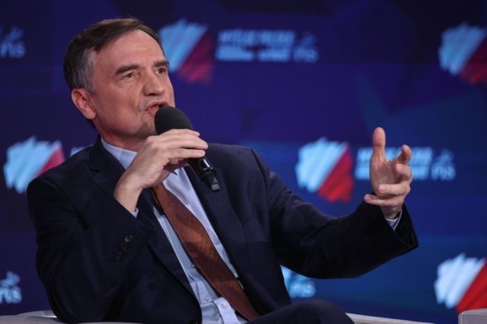 Zbigniew Ziobro spricht bei der Programmkonferenz der Partei Recht und Gerechtigkeit im polnischen Katowice. Foto: epa/Art Service
