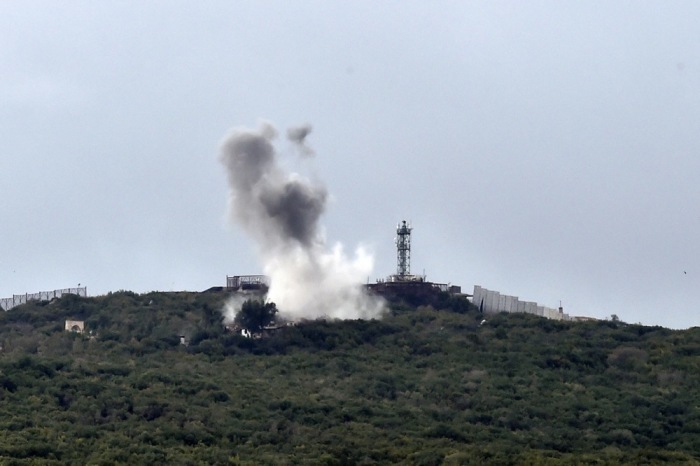 Hezbollah beschießt israelischen Armeeposten in der Nähe von Ayta ash-Shab im Südlibanon. Foto: epa/Wael Hamzeh