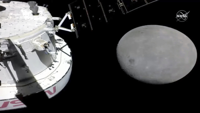 Dieses Handout von NASA TV zeigt das Orion-Raumschiff der NASA im Anflug auf den Mond. Foto: Uncredited/Nasa