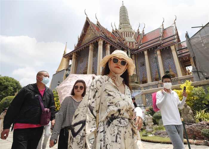 Chinesische Touristen auf Besichtigungstour in Bangkok. Foto: epa/Rungroj Yongrit
