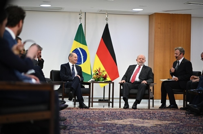 Brasilias Präsident Lula da Silva empfängt Bundeskanzler Olaf Scholz. Foto: epa/Andre Borges