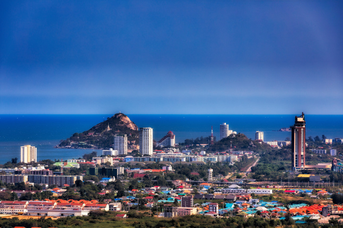 Die Stadtverwaltung von Hua Hin prüft den Einsatz KI-gestützter Videoüberwachung zur Verbesserung von Sicherheit und städtischem Management. Archivbild: Punto_e_Virgola/Adobe Stock