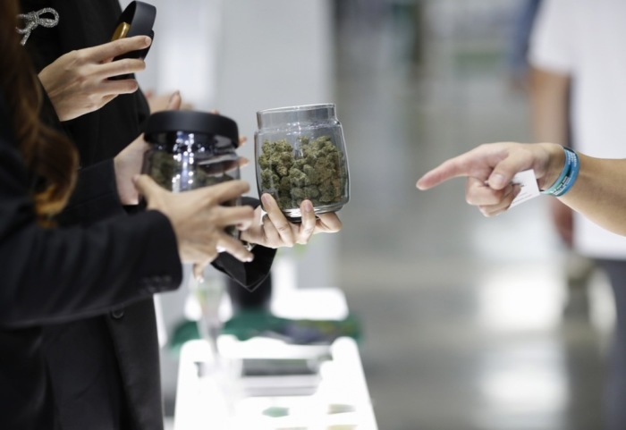 Das Gesundheitsministerium lässt den Entwurf des neuen Cannabis- und Hanfgesetzes öffentlich diskutieren. Foto: epa/Rungroj Yongrit