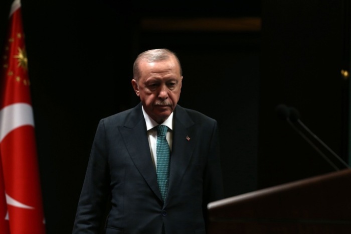 Recep Tayyip Erdoğan verlässt nach einer Kabinettssitzung eine Pressekonferenz in der türkischen Hauptstadt Ankara. Foto: epa/Necati Savas
