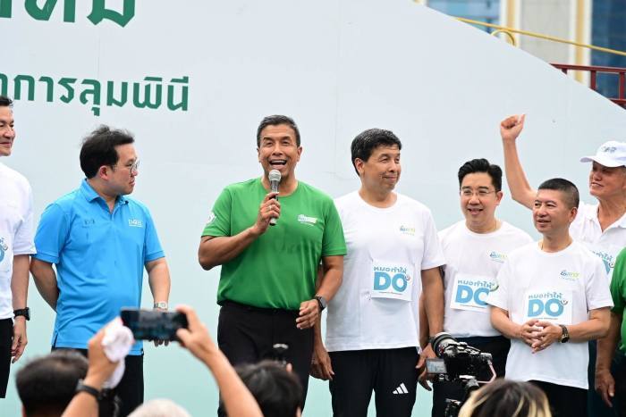 Bangkoks Gouverneur Chadchart Sittipunt kündigte am Sonntag seinen vorzeitigen Rücktritt und eine erneute Kandidatur an. Bild: Bangkok Metropolitan Administration (BMA)