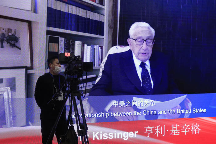 Henry Kissinger, Vorsitzender der Kissinger Associates Inc. und ehemaliger Außenminister, spricht auf dem China Development Forum. Foto: epa/Wu Hong