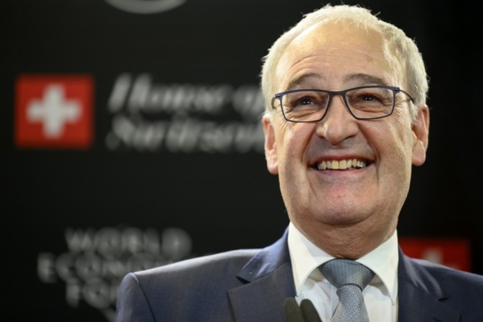 Guy Parmelin spricht am Rande des Weltwirtschaftsforums in Davos bei einer Pressekonferenz im House of Switzerland. Foto: epa/Laurent Gillieron