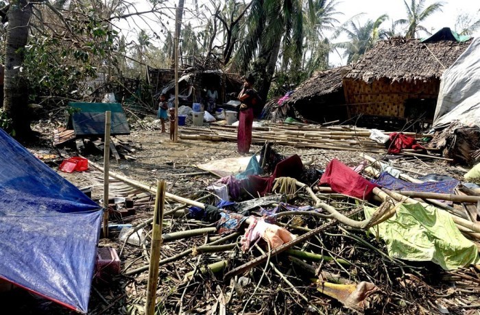 Beschädigungen in einem Lager für Binnenvertriebene im Westen Myanmars nach dem Eintreffen des Zyklons Mocha. Foto: epa/Stringer