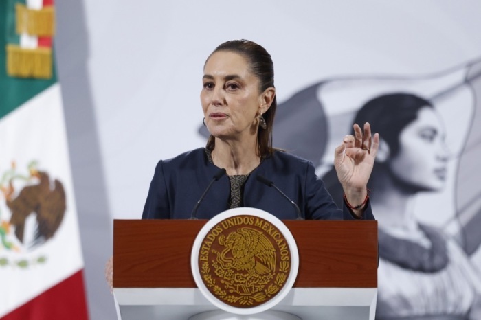 Mexikos Präsidentin Claudia Sheinbaum kündigt nach einem Belästigungsvorfall ein landesweites Aktionsprogramm gegen sexuellen Missbrauch an. Foto: epa/Sashenka Gutierrez