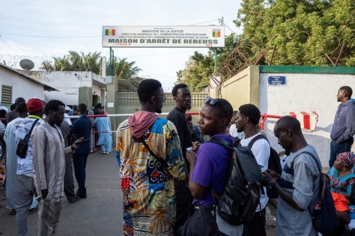 Nach der Verschiebung der Wahlen lässt der Senegal mehrere politische Gefangene frei. Foto: epa/Jerome Favre