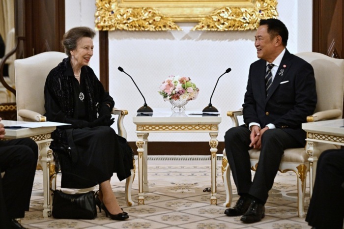 Prinzessin Anne traf Premierminister Anutin Charnvirakul zu einem Gespräch über die bilateralen Beziehungen zwischen dem Vereinigten Königreich und Thailand. Bild: Government House. Foto: epa/Lillian Suwanrumpha