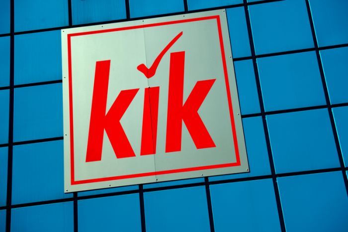 Eine «Kik»Niederlassung in Radeberg (Sachsen), aufgenommen im März 2017. Die drei Buchstaben «Kik» stehen für «Kunde ist König». Foto: Arno Burgi/dpa