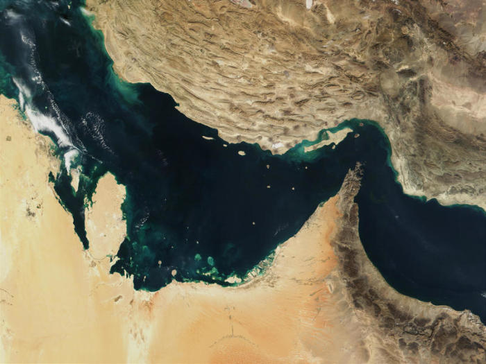 Eine Satellitenaufnahme zeigt den Persischen Golf, die Straße von Hormus und den Golf von Oman aus dem All. Foto: NASA/The Visible Earth/dpa