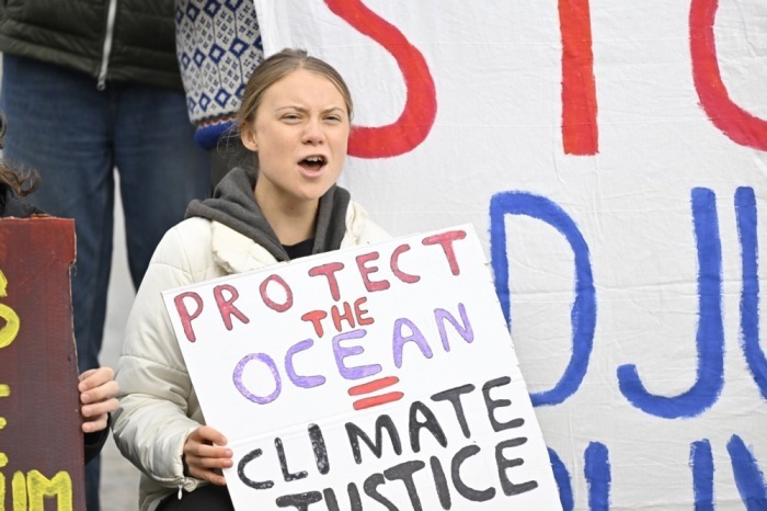 Die Klimaaktivistin Greta Thunberg protestiert gemeinsam mit Aktivisten von Fridays for Future gegen die Klimapolitik in Stockholm. Foto: epa/Henrik Montgomery/tt